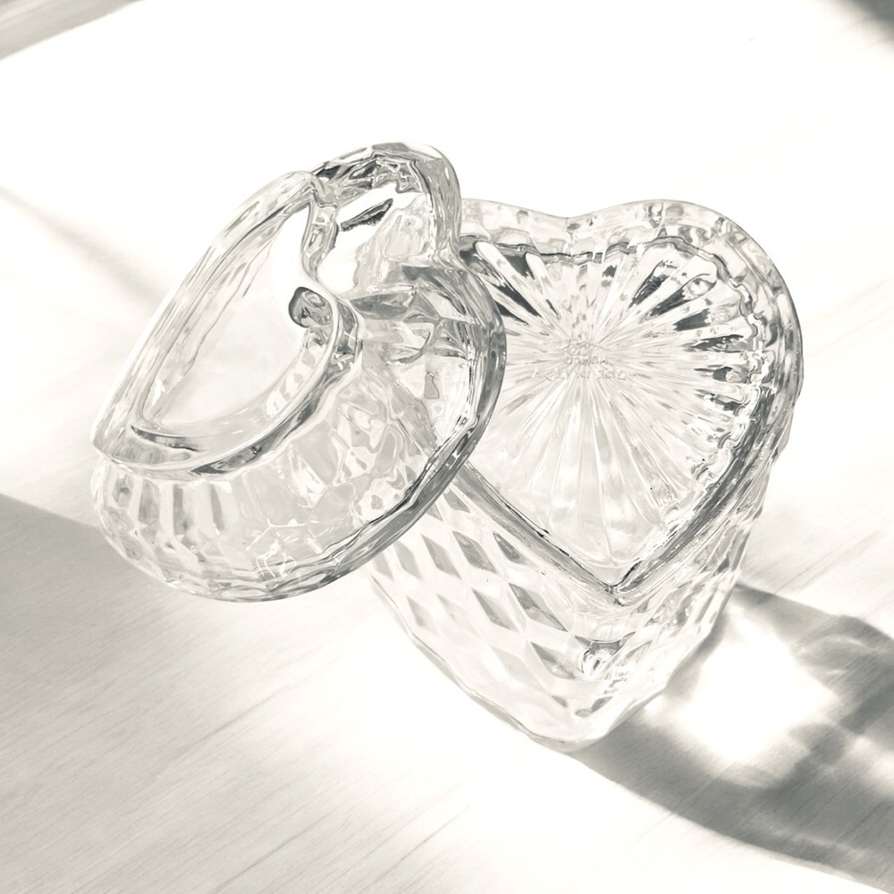 Homco Clear Glass Heart Shaped Small Lidded Trinket Box - Picture 6 of 10